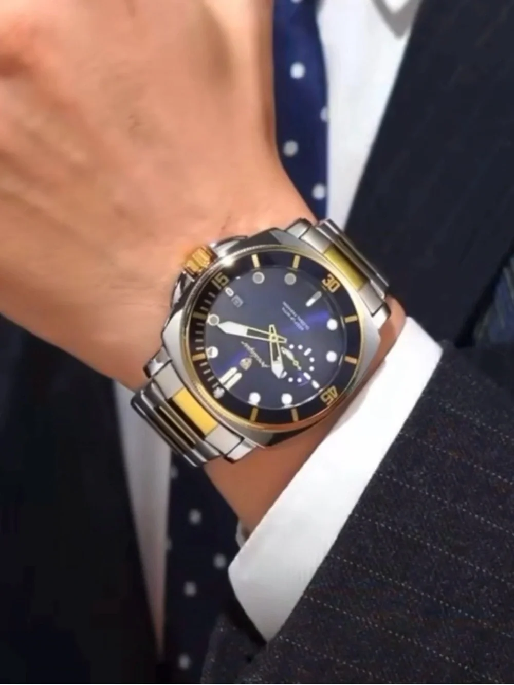 Men’s Blue & Gold Stainless Steel Wristwatch Luxury Style Date Display